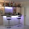 Hausbar Clearlight mit Flaschenbord Variante Rechts