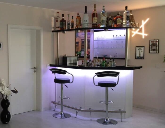 Hausbar Clearlight mit Flaschenbord