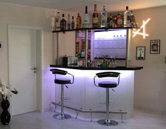 Hausbar Clearlight mit Flaschenbord